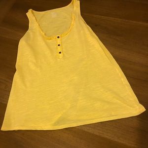 (3 for $20!) Gap XS soft yellow tank with buttons and ruffles